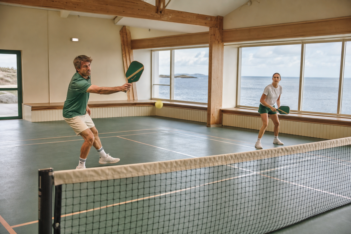 Pista pickleball en Bretaña: constructor de referencia regional