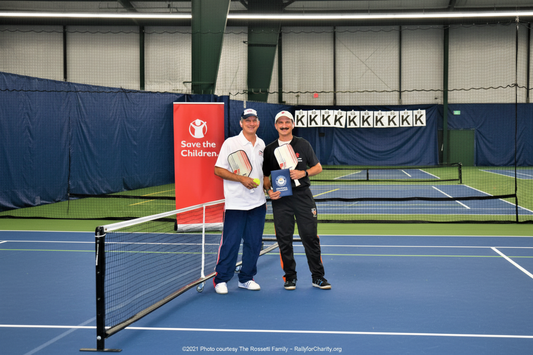 Des jumeaux du pickleball établissent un record mondial de volées en une minute