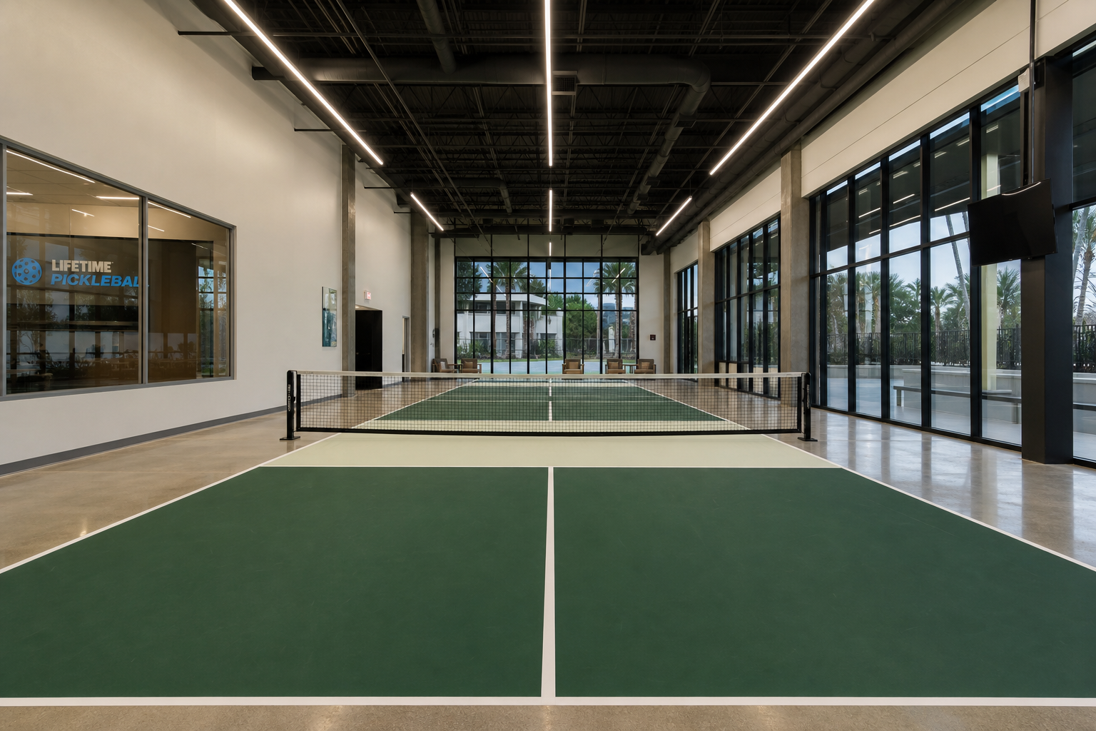 Indoor spa et sport — Amenity couverte pour jouer toute l'année sans dépendre de la météo.